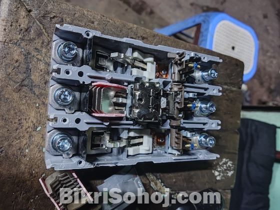 Circuit breaker 200A